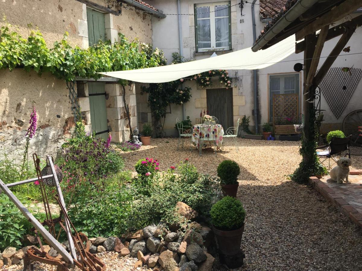 Maison La Roche Chambre D'Hotes Le Vigeant Buitenkant foto