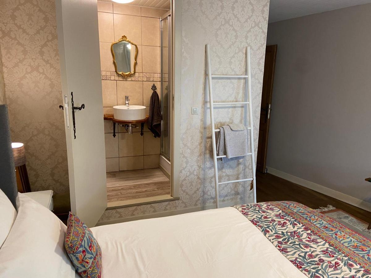 Maison La Roche Chambre D'Hotes Le Vigeant Buitenkant foto